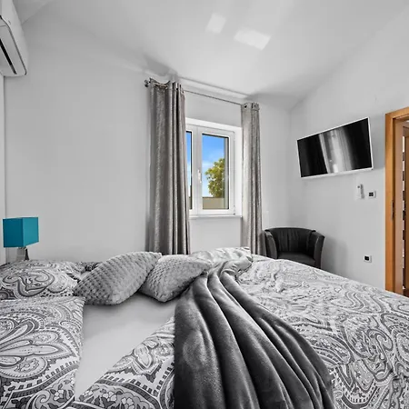 50 Shades Of Grey Пула